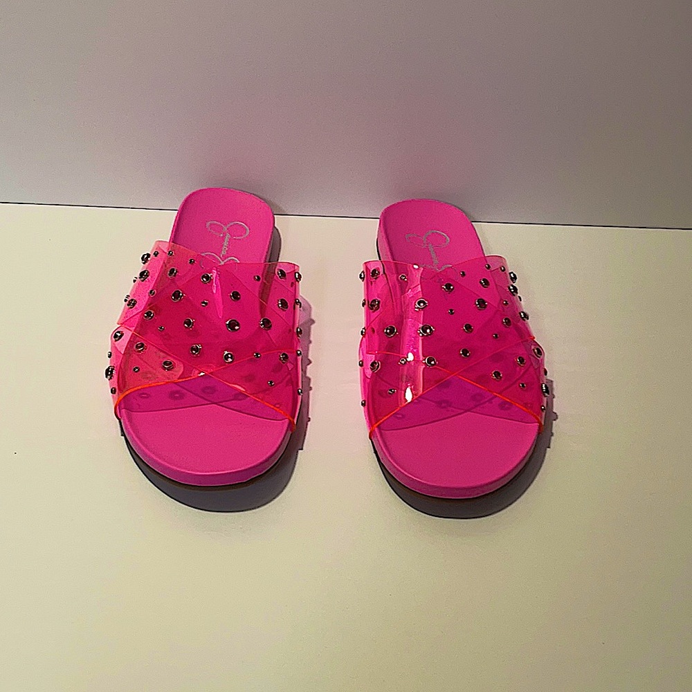 Jessica Simpson Women’s Tislie Vinyl Slide sandals.